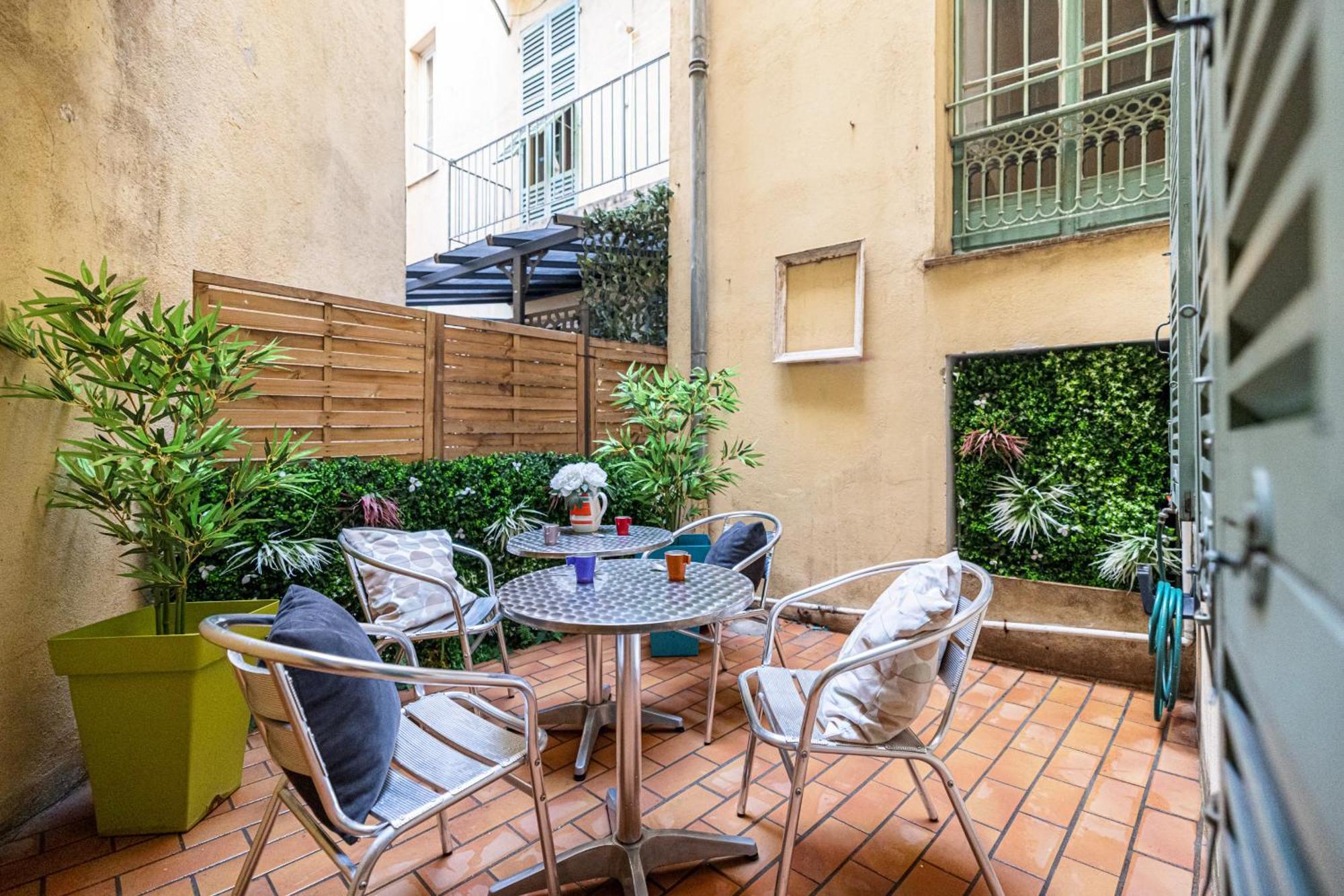 Large One Bedroom Flat In The Old Town Nizza